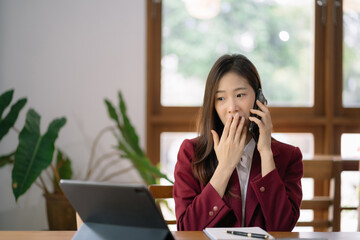 Obraz premium Happy Asian woman talking smartphone, happy smiling, getting bonus money.