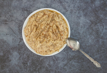 It is a traditional dish made of split wheat and meat, which is usually made at weddings in Anatolia. It was included in the Intangible Cultural Heritage List of Turkey by UNESCO in 2011.