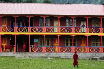 Cercles muraux Manaslu Young saffron-robed monks find solace in the sacred Hinang Monastery amidst Nepal's magnificent Masnaslu Himalayas.