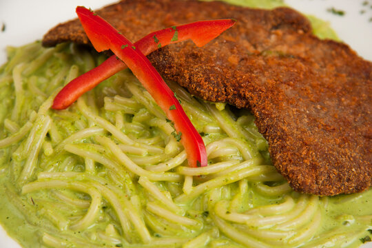TALLARINES VERDES CON APANADO - PERUVIAN FOOD : 601009634