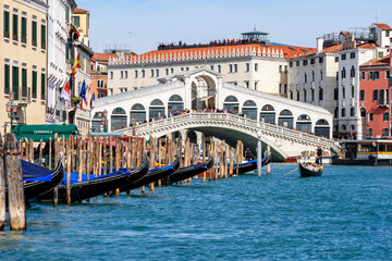 Fototapeta premium Rialto bridge and Grand canal in Venice, Italy