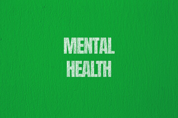 Obraz premium Mental health symbol. Green grunge wall background with Mental Health text on it.