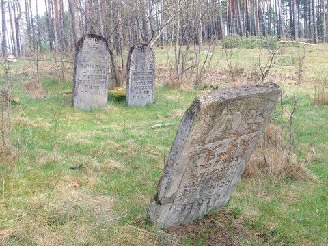 A stone headstone