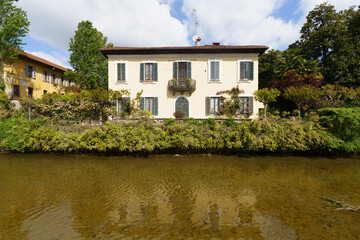 Fototapeta na wymiar Historic house along Martesana canal at Milan