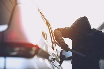 Thieves use shackles to break into stolen cars