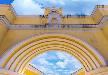 Fototapeta premium Guatemala, Santa Catalina arch in Antigua in historic city center Barrio Historico.