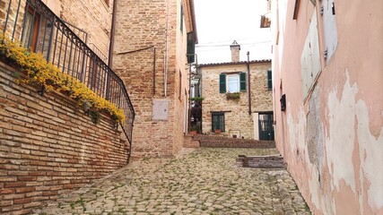 Fototapeta na wymiar Vicoli antico borgo marchigiano, Sorbolongo