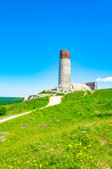 Fototapeta na wymiar castle ruins on the mountain in Olsztyn