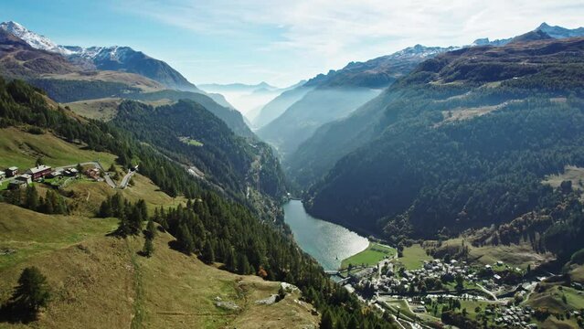 Luftaufnahme vom Largo di Isola in Norditalien 