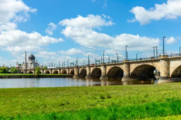 Photo sur Plexiglas Le pont de la Bastei Wunderschöne Frühlingstour entlang des Elbradweges von Meißen, über Dresden nach Bad Schandau - Sachsen - Deutschland