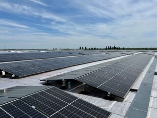 Panneaux solaires photovoltaïques en toiture