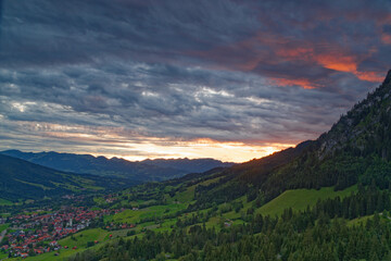 Fototapeta na wymiar Sonnenuntergang im Allgäu