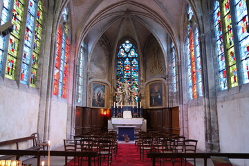Fototapeta na wymiar L'église Saint Nicolas, église de style roman, département du Loir et Cher, France
