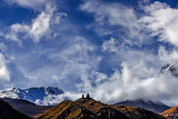 Obraz premium Gergethi Trinity Church during sunset in Kazbegi, country of Georgia
