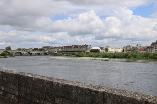 Les rives du fleuve Loire, ville de Blois, d&eacute;partement du Loir et Cher, France