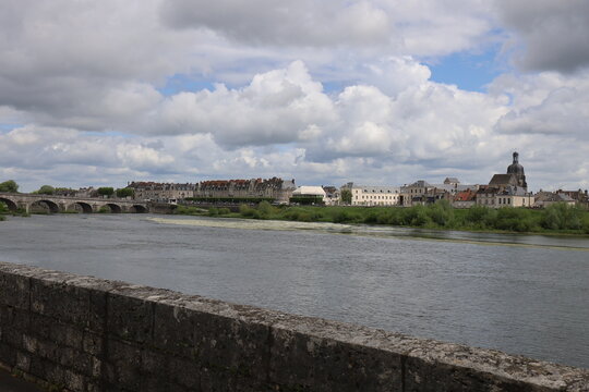 Les rives du fleuve Loire, ville de Blois, d&eacute;partement du Loir et Cher, France