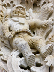 figura astronauta puerta catedral de salamanca labrado en piedra de villamayor © andromedicus