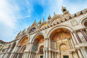 Fototapeta na wymiar Spectacular cityscape of Venice with Saint Mark's Basilica on San Marco square.