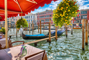 Astonishing morning cityscape of Venice with famous Canal Grande. - obrazy, fototapety, plakaty