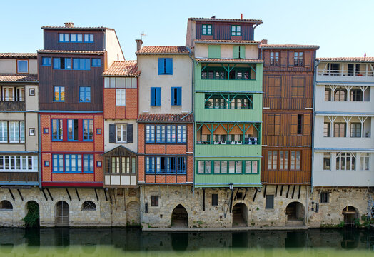 Charming houses line the river Agout in Castres, France, showcasing stunning architecture and beautiful reflections in the water. A picturesque and peaceful scene to admire.