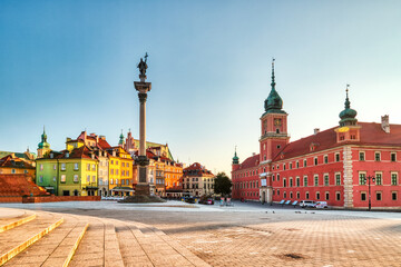 Fototapeta na wymiar Warsaw Old Town Sqaure during Sunrise