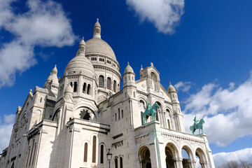 Fototapeta na wymiar Basilica Sacre Coeur in Montmartre in Paris, France