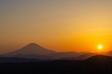 湘南平から望む富士山と夕陽