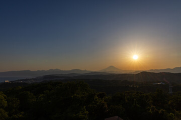 湘南平から望む富士山と夕陽