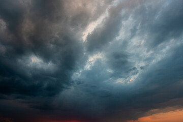 Obraz premium sun rise and sun set sky with cloud on a cloudy day.
