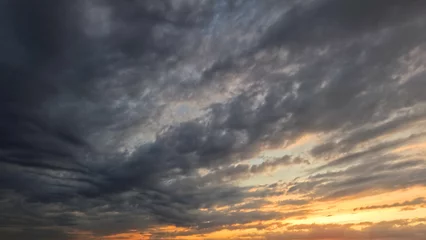 Vlies Fototapete Bereich pretty dark evening sunrise skyscape with cute clouds - photo of nature