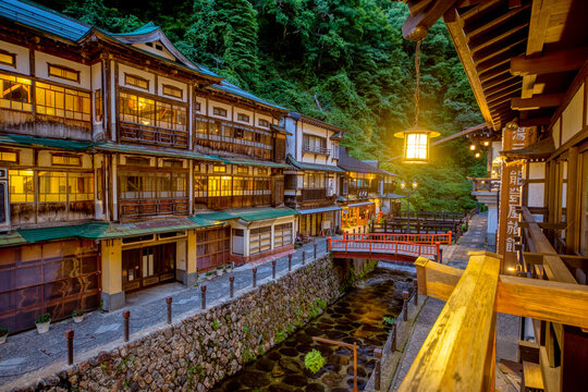 銀山温泉の街並み