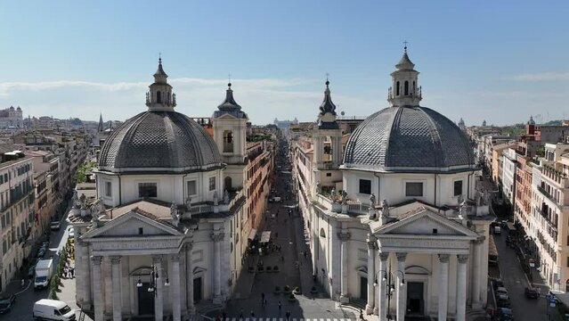 Piazza del Popolo e il Tridente del centro di Roma.
Vista aerea panoramica di tutto il centro della citt&agrave;.