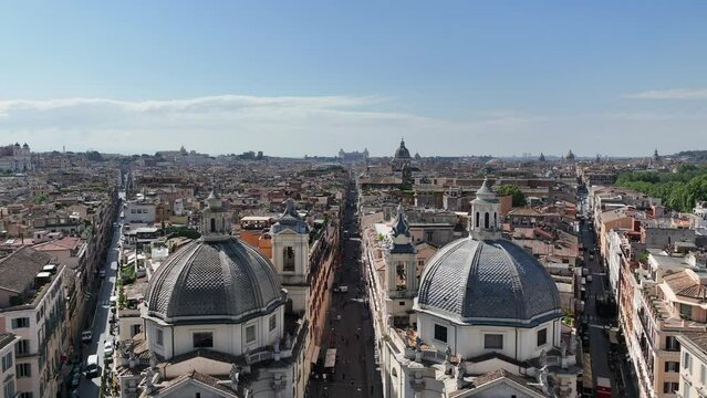 Piazza del Popolo e il Tridente del centro di Roma.
Vista aerea panoramica di tutto il centro della citt&agrave;.