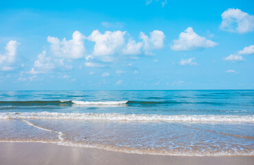 sea ​​water and sky on a sunny day