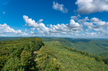 Blick vom Luitpoldturm bei Merzalben &uuml;ber den Pf&auml;lzerwald, Region Pfalz im Bundesland Rheinland-Pfalz in Deutschland