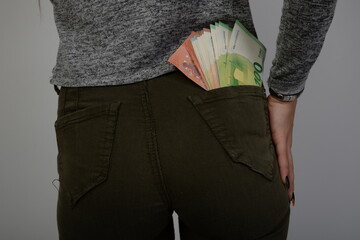 jeans po bottom female lady mit geld geldscheinen euro geld