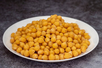 Freshly boiled chickpeas in a plate.