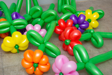 Fototapeta na wymiar green and red balloons