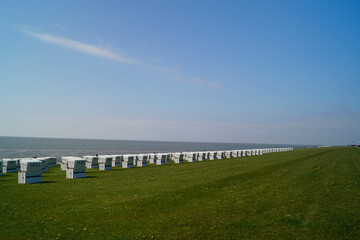 Büsum ist ein Badeort an der deutschen Nordseeküste mit Hafen und Leuchtturm