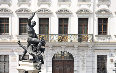 Obraz premium Augsburg, Brunnenfigur, Prachtbrunnen, Herkules, Herkulesbrunnen, Maximilianstraße, Deutschland, Brunnen, fountain figure, splendor fountain, Hercules, Hercules Fountain, Germany, fountain, 