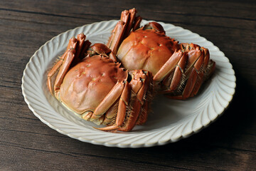 cooked hairy crabs on a plate