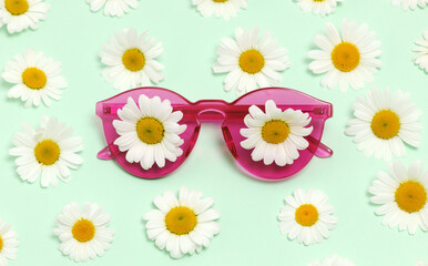 Pink sunglasses with daisies