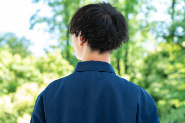 作業着を着た日本人男性