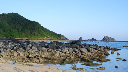 Obraz premium the beauty of the view of Kuta Mandalika beach on Lombok Island, a beach with beautiful natural rocks