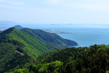 Fototapeta na wymiar 賤ケ岳から見る奥琵琶湖の風景