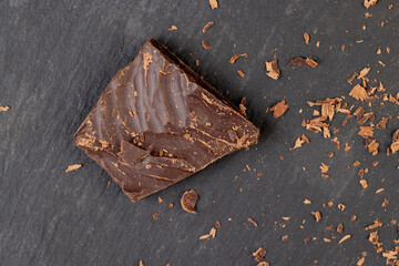 a crumbled piece of bitter chocolate into small pieces