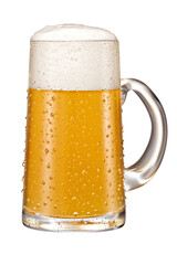 Caneca de vidro suada com cerveja gelada isolada em fundo transparente - copo suado de cerveja...