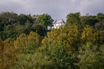 Obraz premium Historic House on a Hill at Harpers Ferry National Historical Park