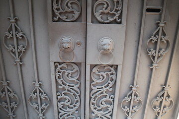 decoration with lion and buckle design for imposing manner and mansion style