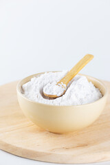Fototapeta na wymiar White powdered tapioca starch in a bowl, dry cassava root.